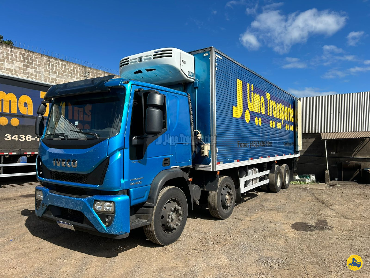 CAMINHAO IVECO TECTOR 240E30 Baú Gancheiro BiTruck 8x2 J Lima Transportes CAMBIRA PARANÁ PR